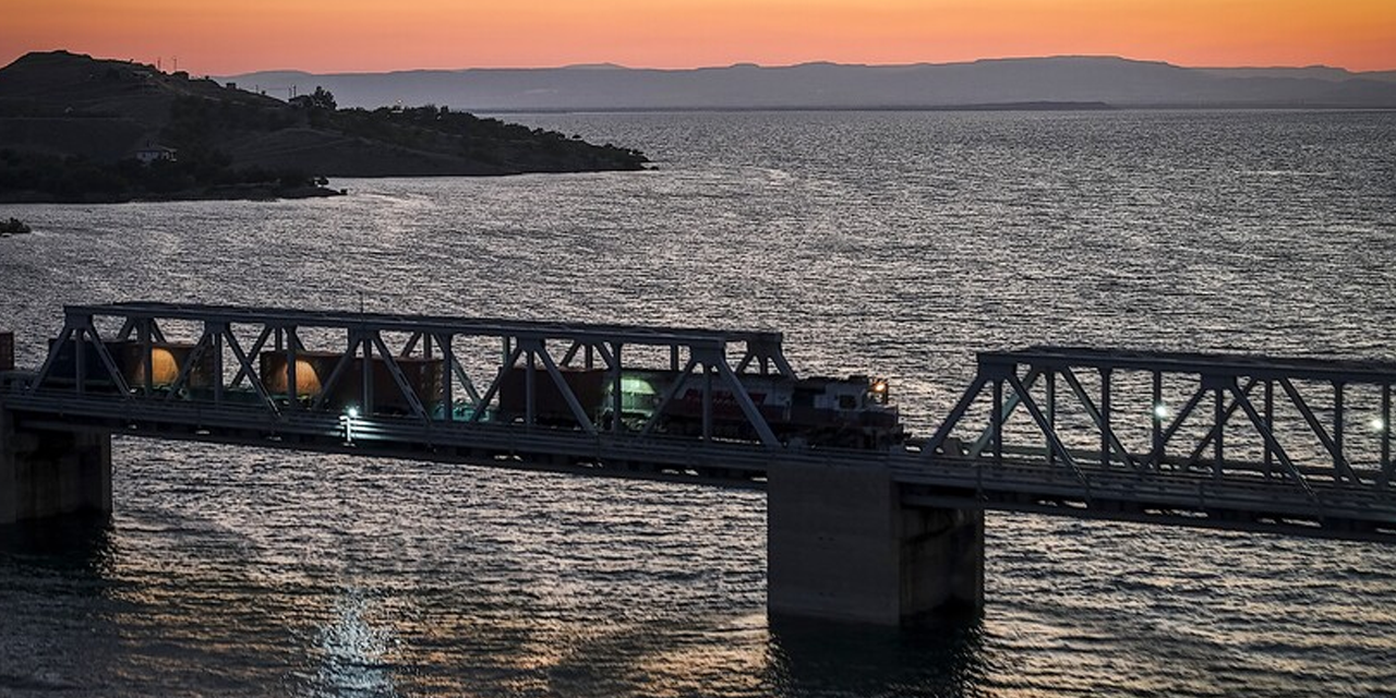 Türkiye'nin en uzun demir yolu köprüsü