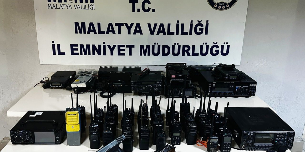 Emniyet frekanslarını dinleyen çeteye operasyon