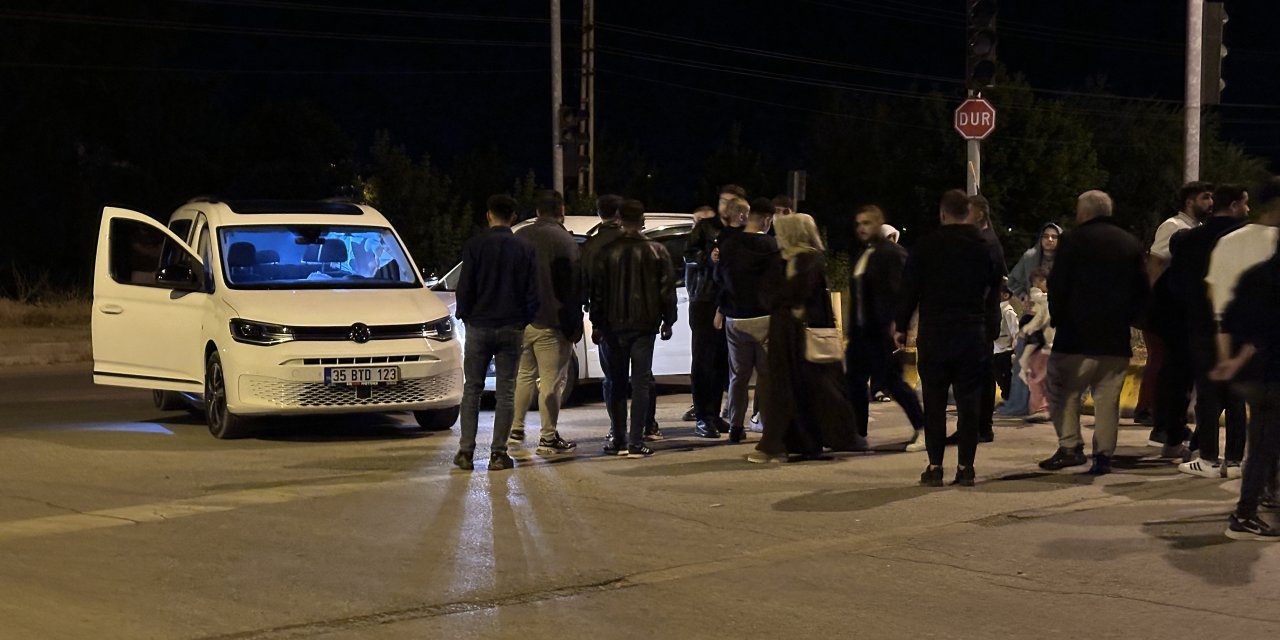Muş'ta iki otomobil çarpıştı