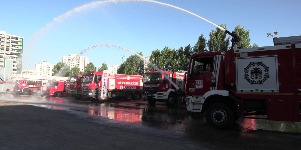 Diyarbakır'da İtfaiye Filosuna 14 Yeni Araç