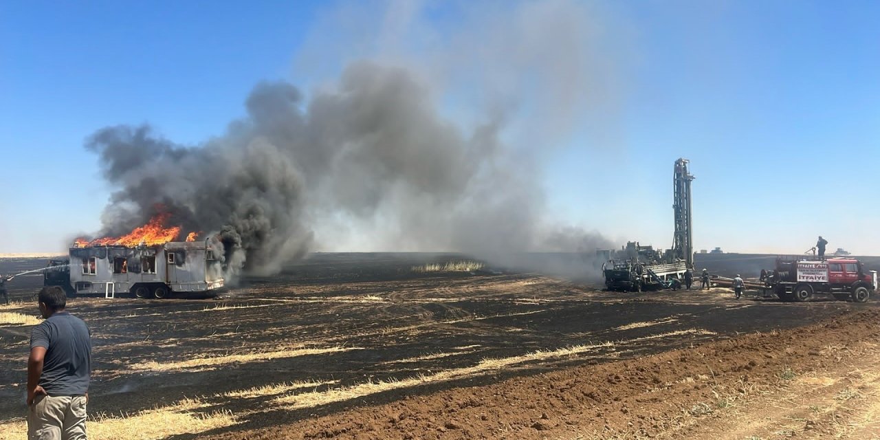 Ceylanpınar’da sondaj aracı ve karavan yandı: 3 işçi yaralandı