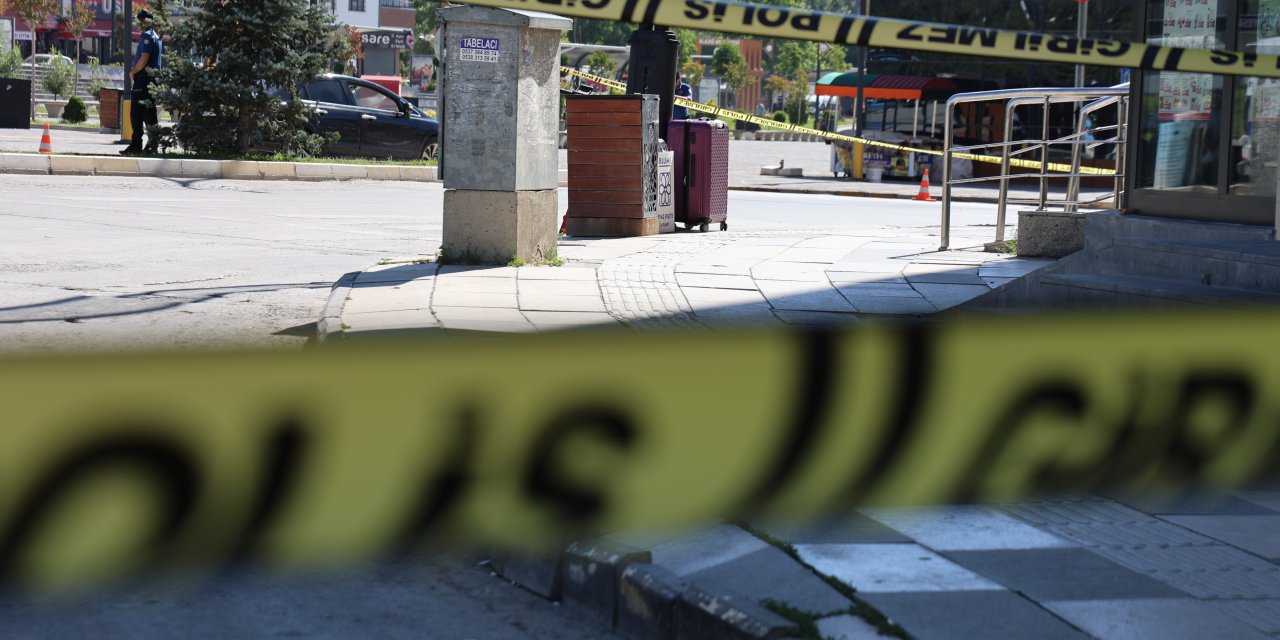 Banka önündeki şüpheli valiz fünye ile patlatıldı