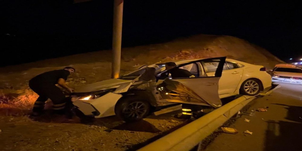 Bariyere çarpan otomobil alev aldı: 1 yaralı