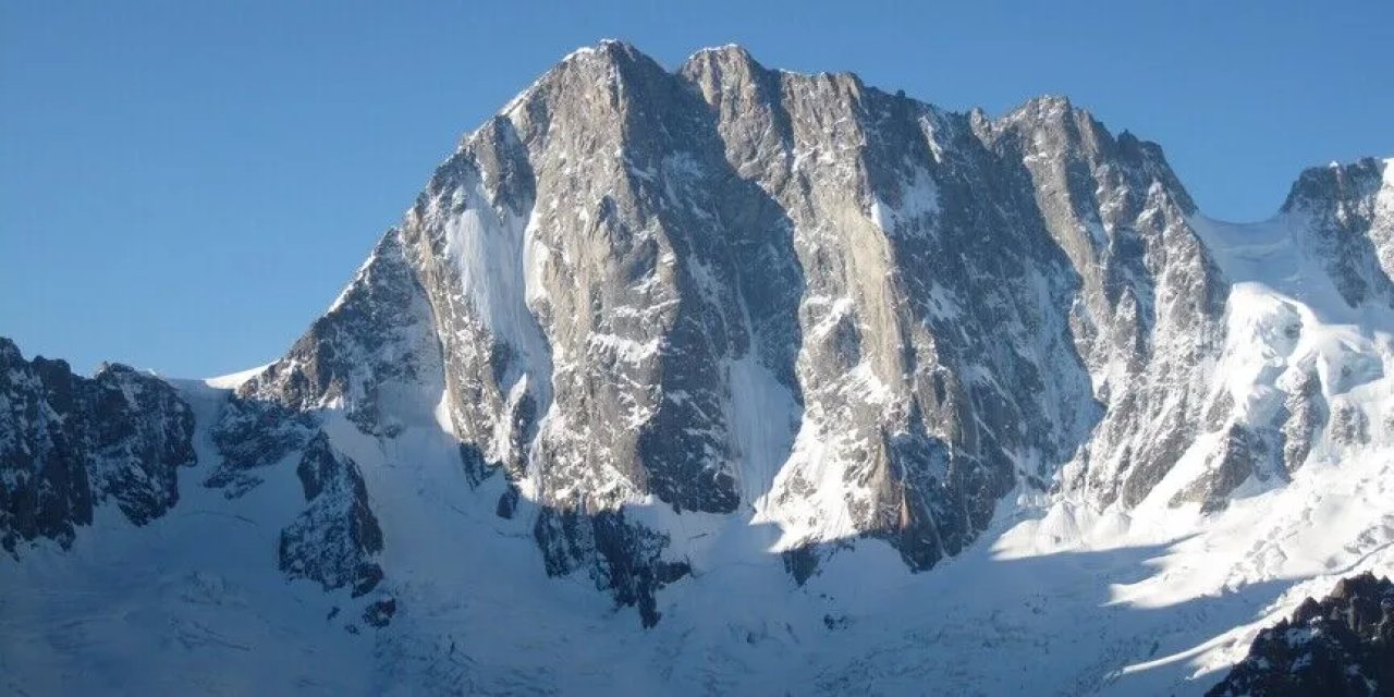 Alp Dağları'na temmuzda kar yağdı