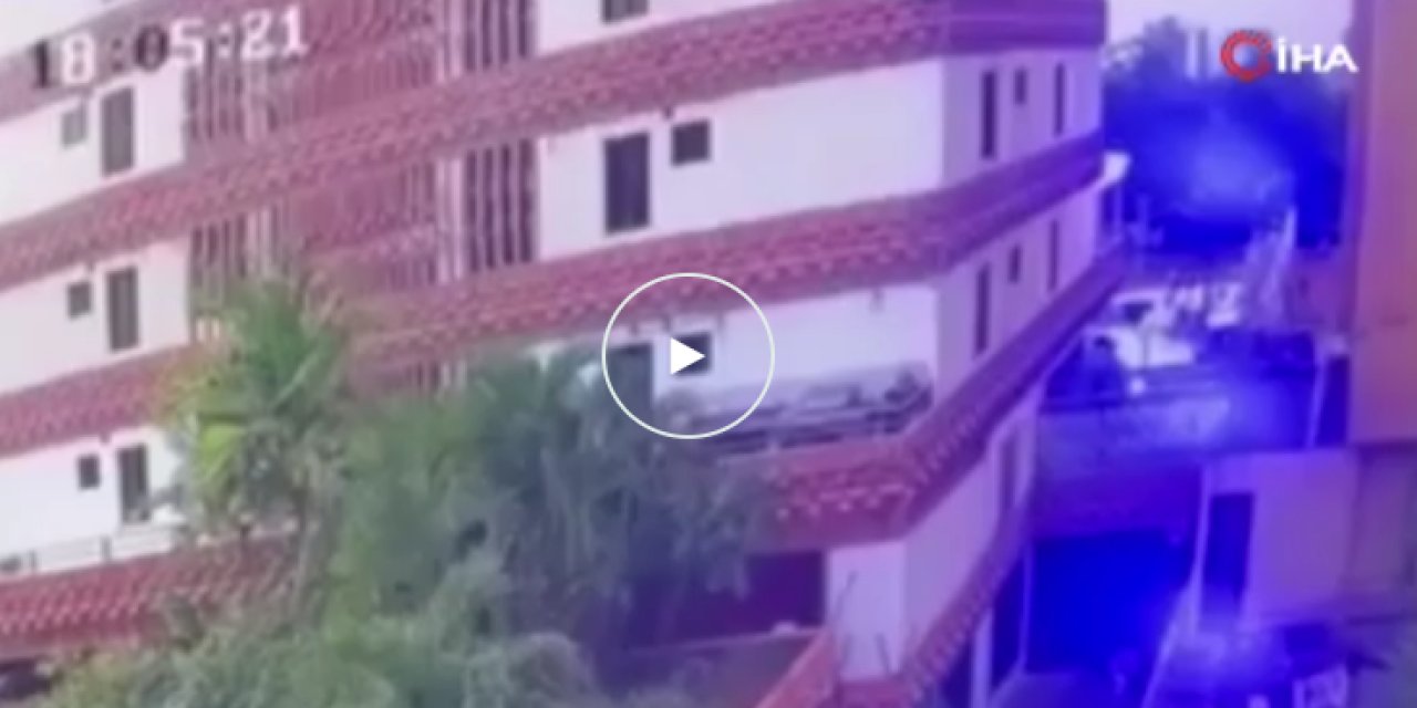 Deprem anında bina çöktü, ortalık toz bulutuna döndü
