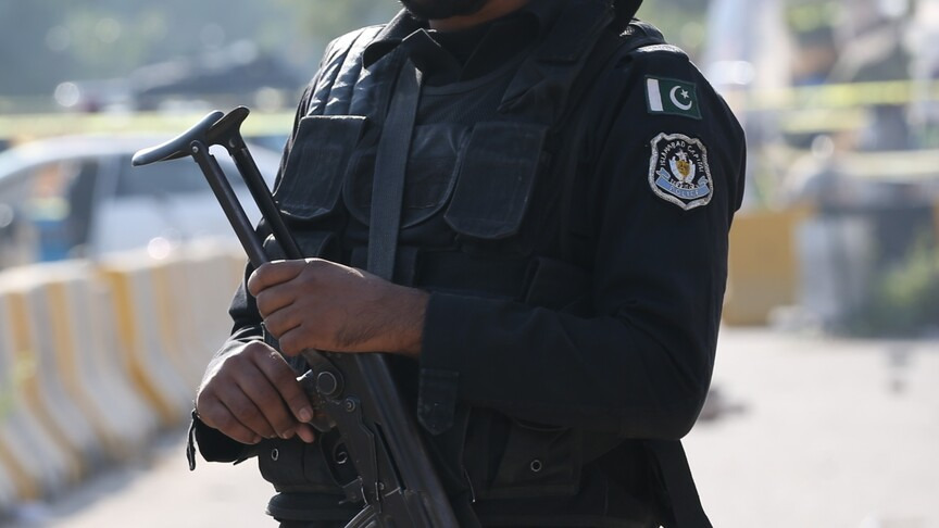 Pakistan'da yolcu otobüsü uçuruma yuvarlandı 40 ölü