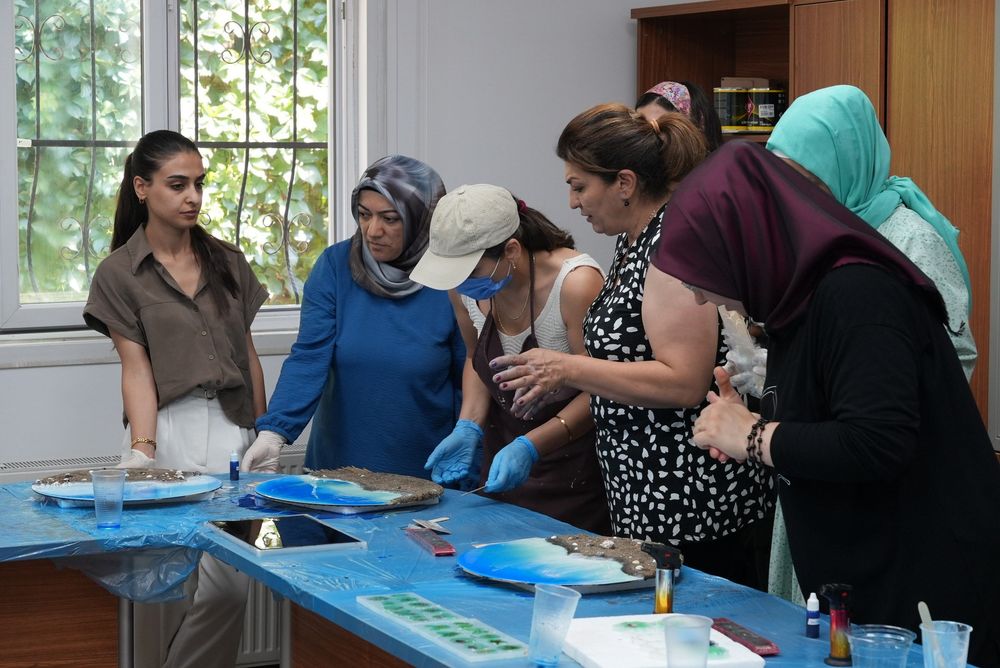 Diyarbakır’da kadınlar Epoksi Atölyesi’nde üretime katılıyor