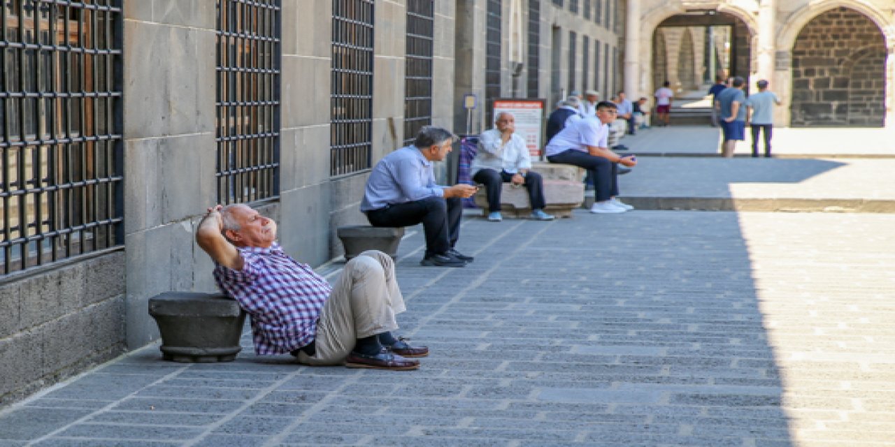 Diyarbakır'da sıcak hava yaşamı olumsuz etkiledi