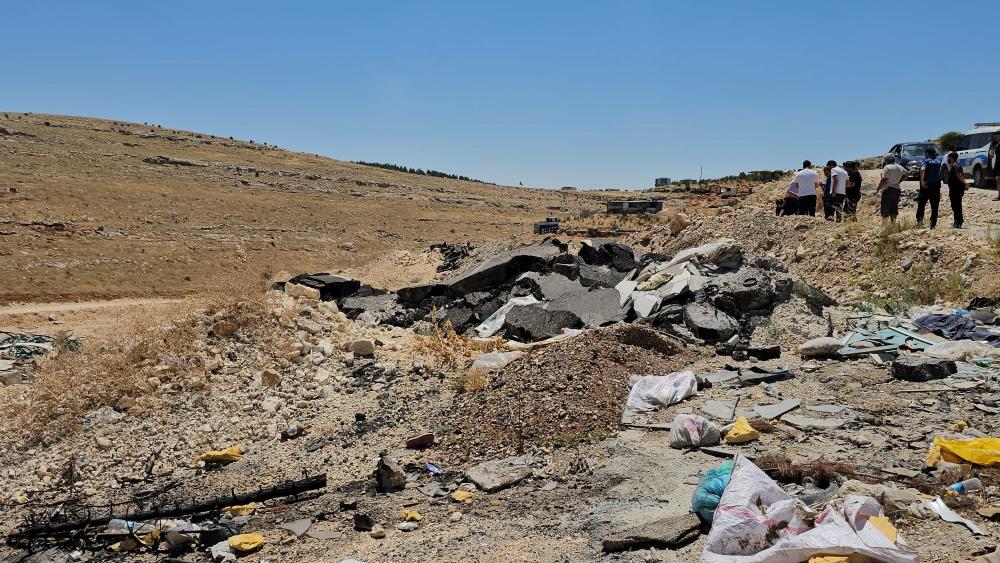 Boş arazide battaniyeye sarılı ceset bulundu