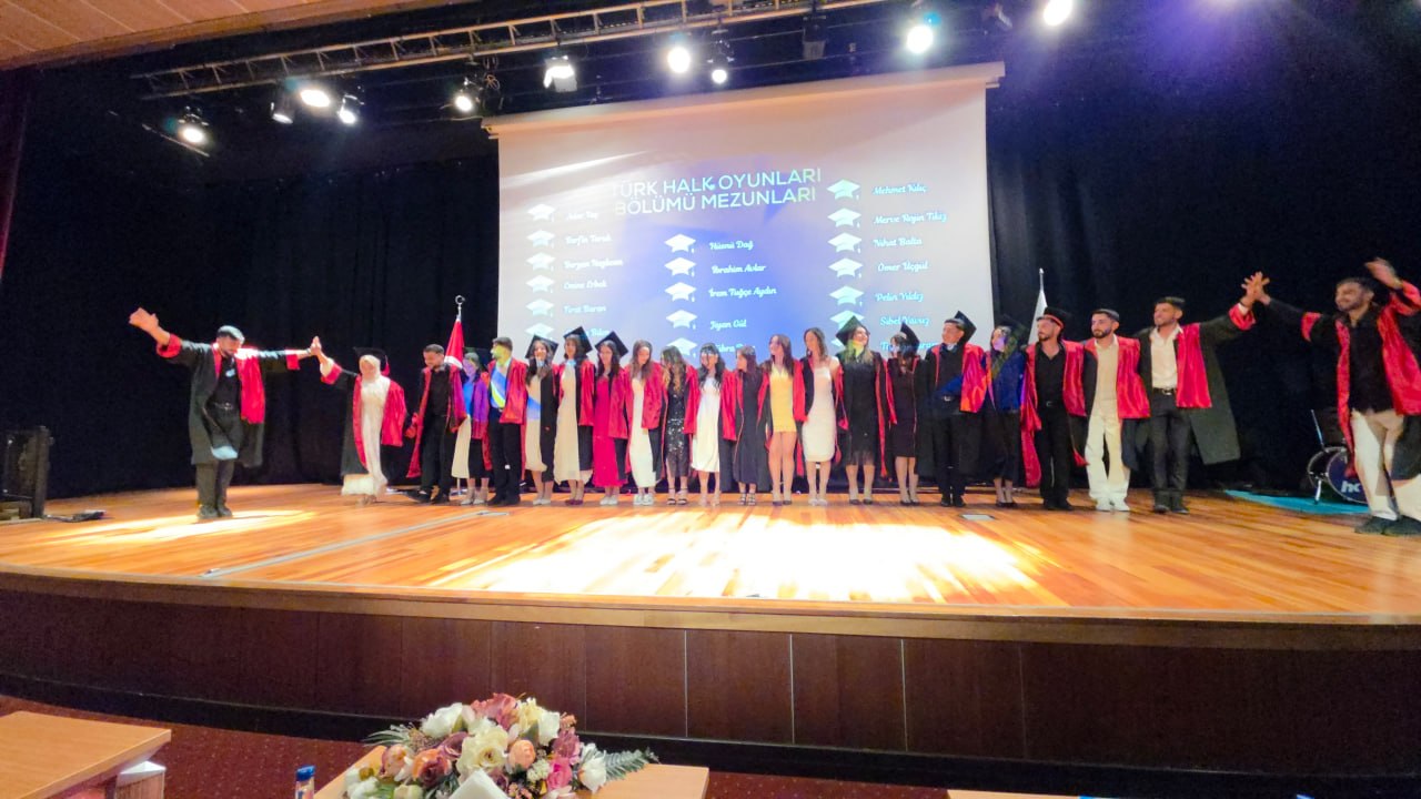 Dicle Üniversitesi Devlet Konservatuvarı'nda coşkulu mezuniyet