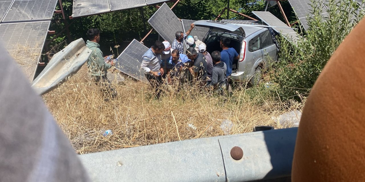 Şanlıurfa'da otomobil şarampole devrildi: 3 yaralı
