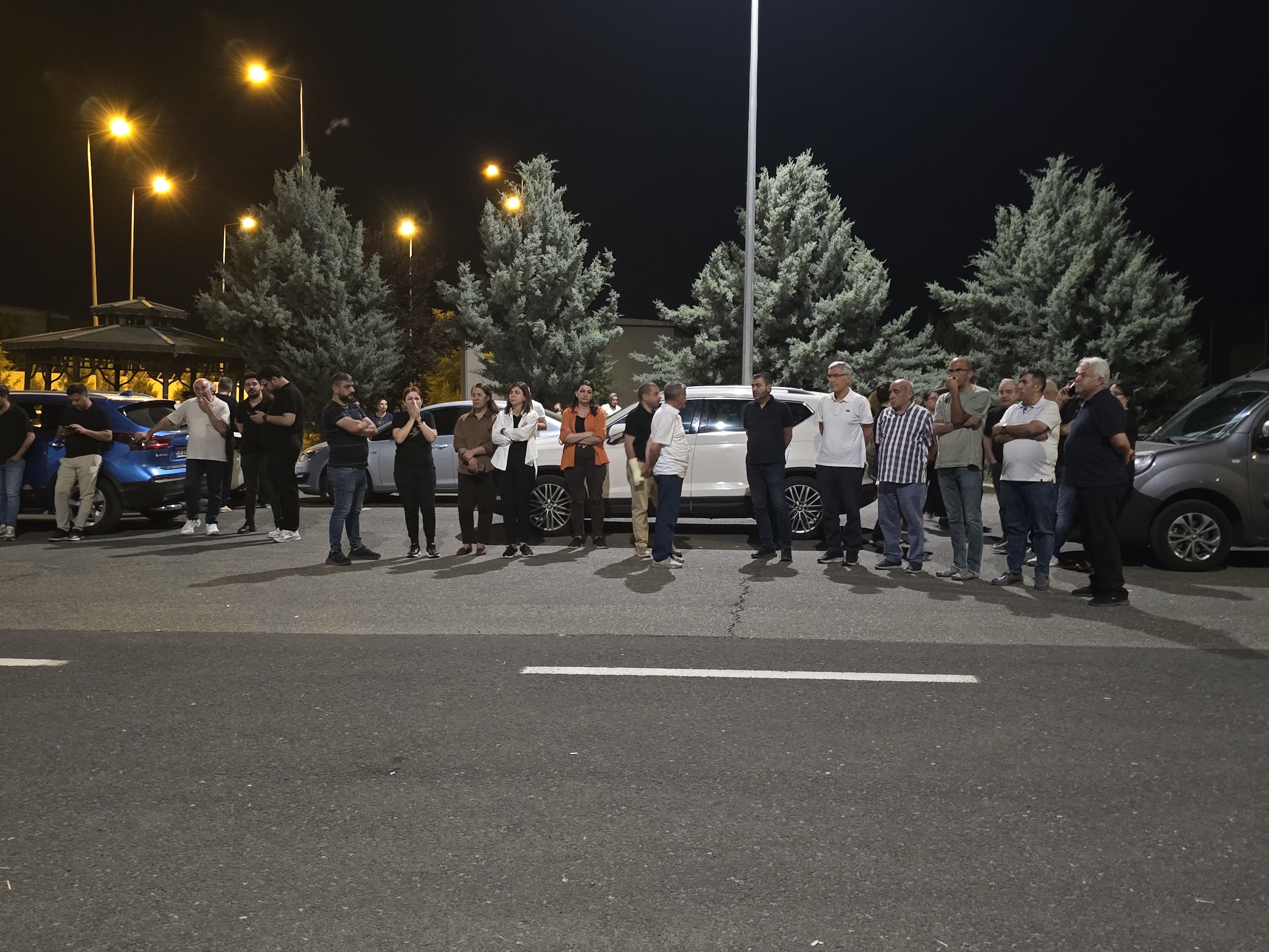 Nevin İl'in cenazesi için sevenleri havalimanında