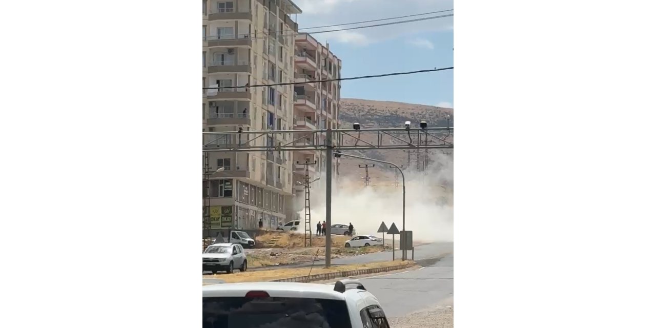 Elektrik direğinde çıkan yangın paniğe neden oldu