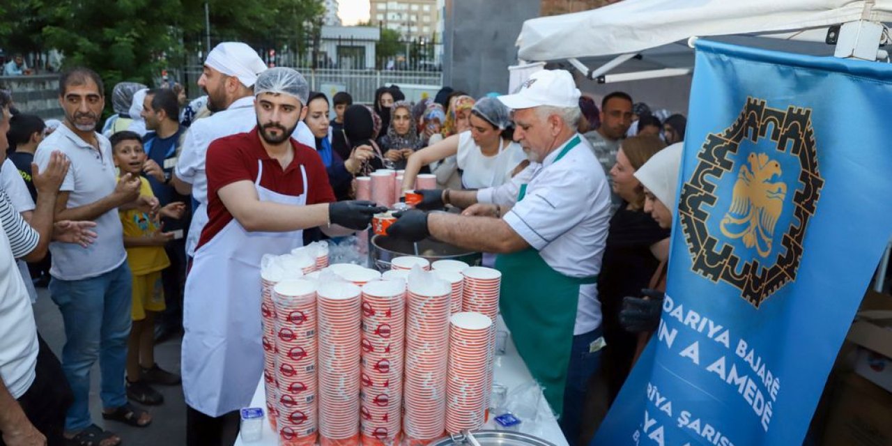 Diyarbakır’da 10 bin kap aşure dağıtıldı