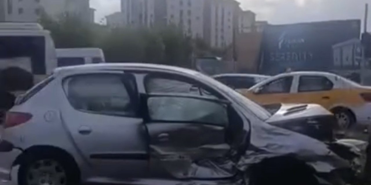 Diyarbakır'da iki otomobil çarpıştı