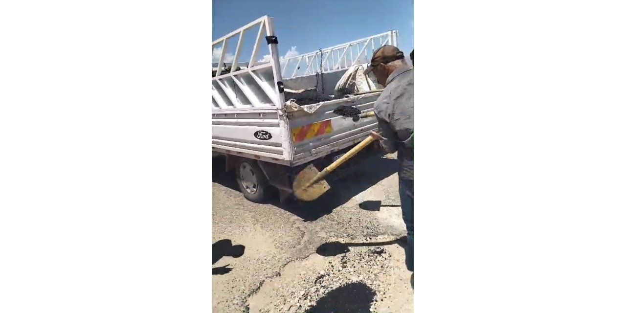 Çermik’te bozuk yolu mahalleli onardı