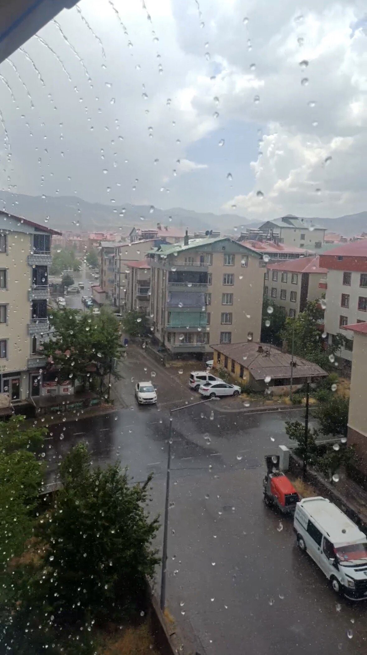 Bingöl’de sağanak yağış etkili oldu