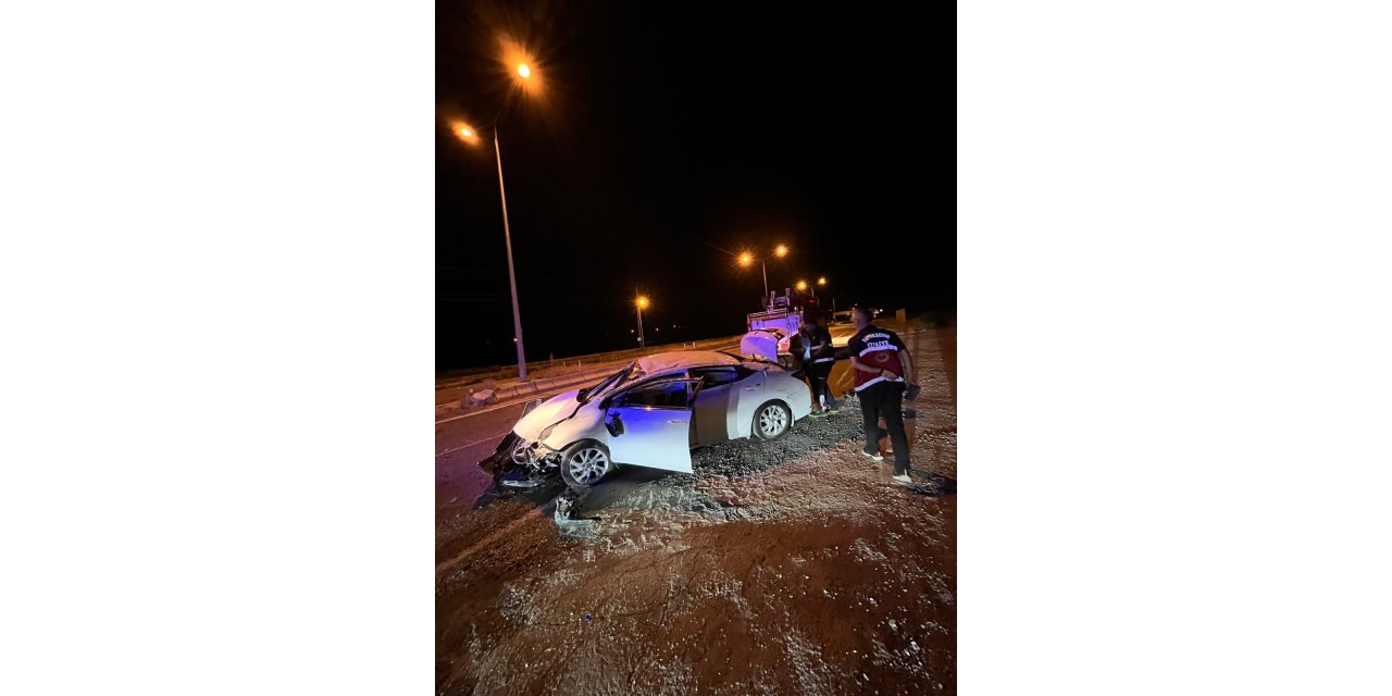 Kaza yapan araçtan alkol kutuları çıktı