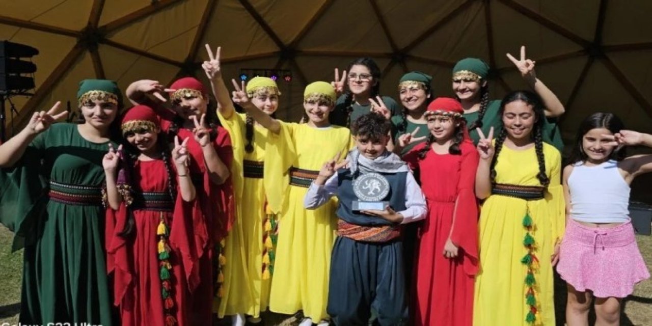 Kürt folklor ekibine birincilik ödülü