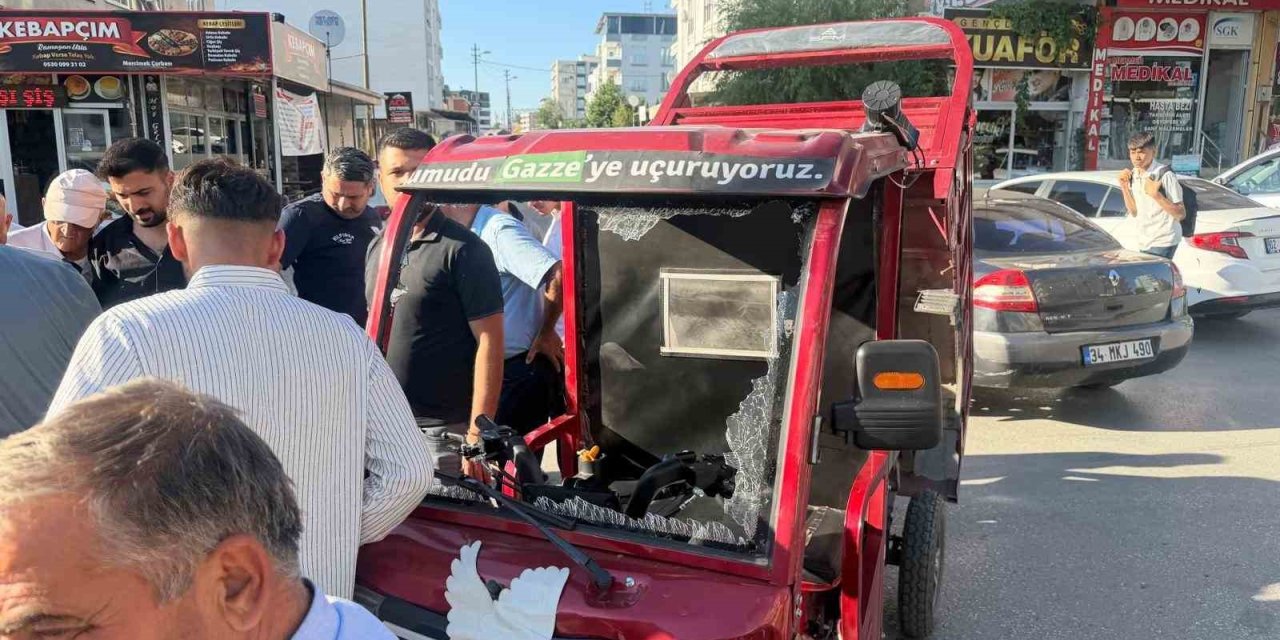 Ticari araç ile elektrikli motosiklet çarpıştı: 1 yaralı