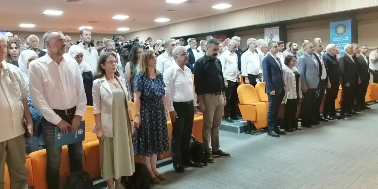 Diyarbakır'da "Toplumsal Barış Süreci" konferansı başladı