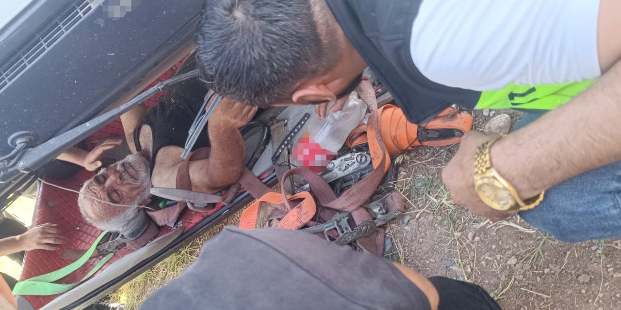 Diyarbakır'da çekici devrildi, sürücü yaralandı