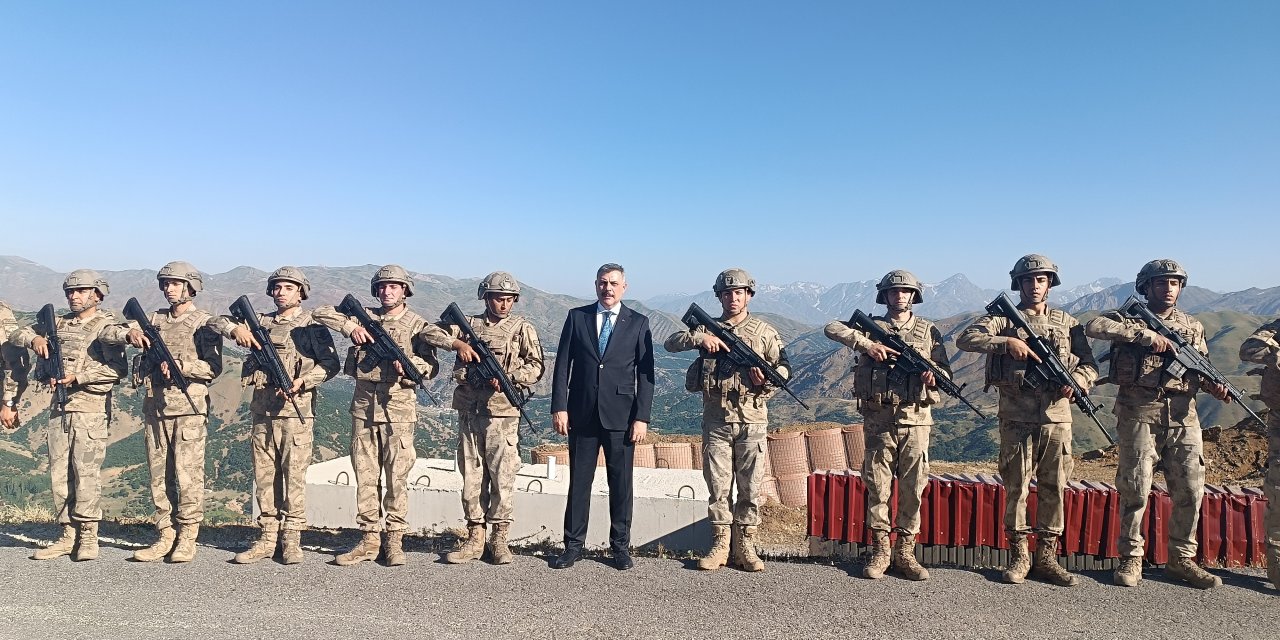 Bakan Çiftçi sınırın sıfır noktasında
