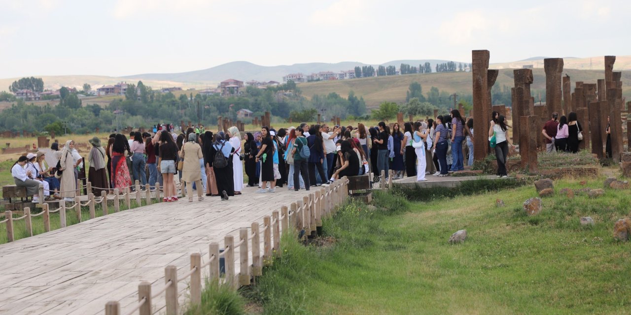 Selçuklu Meydan Mezarlığı'nda yoğunluk başladı