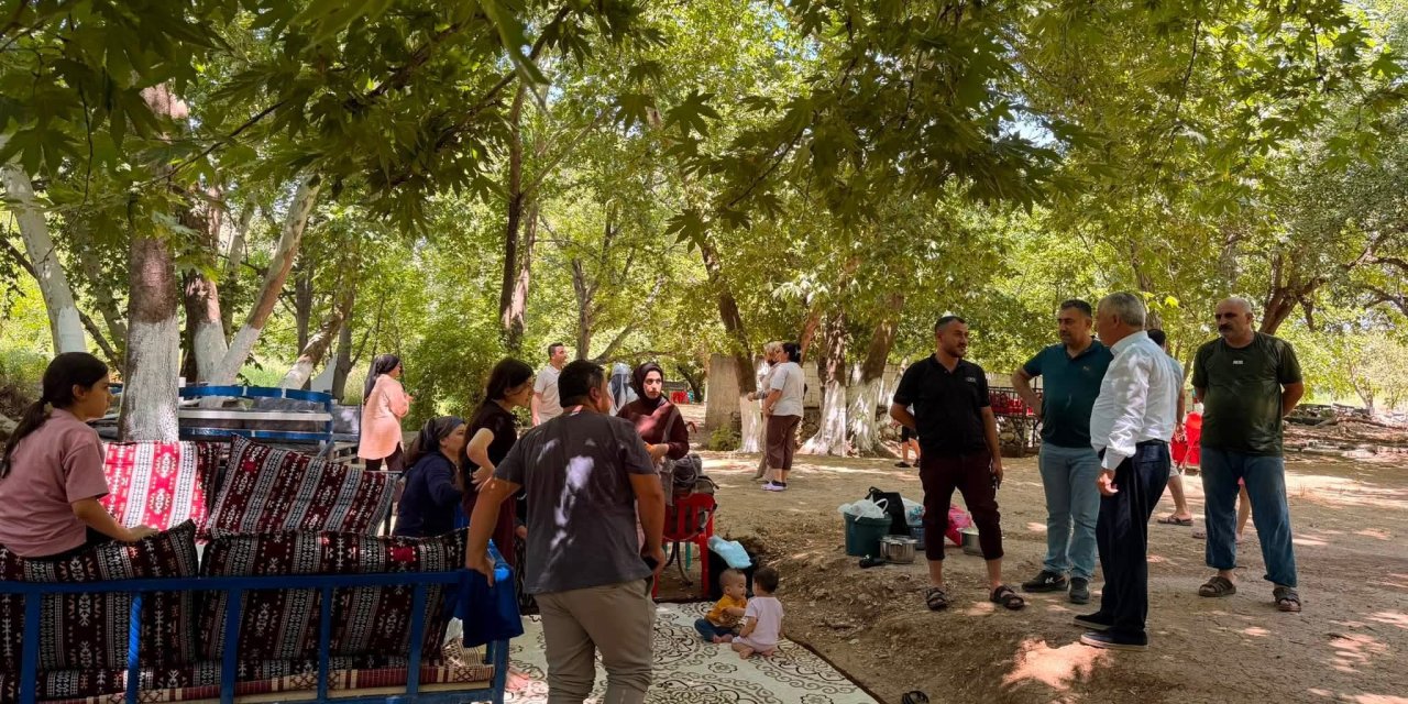 Başkan Karamehmetoğlu, turistlerle bir araya geldi
