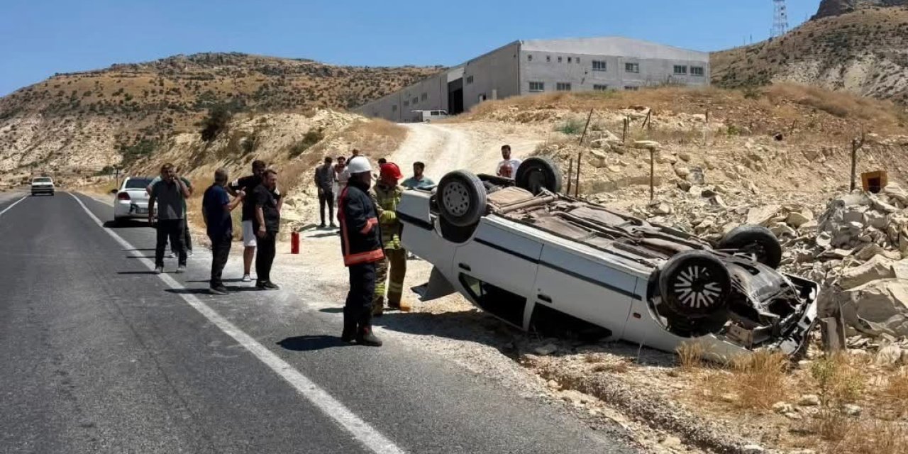 Mardin’de otomobil takla attı: 2 yaralı