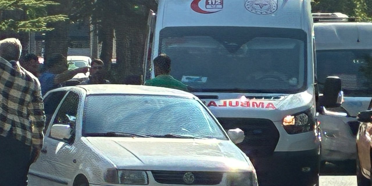 Elazığ'da iki otomobil çarpıştı: 2 yaralı