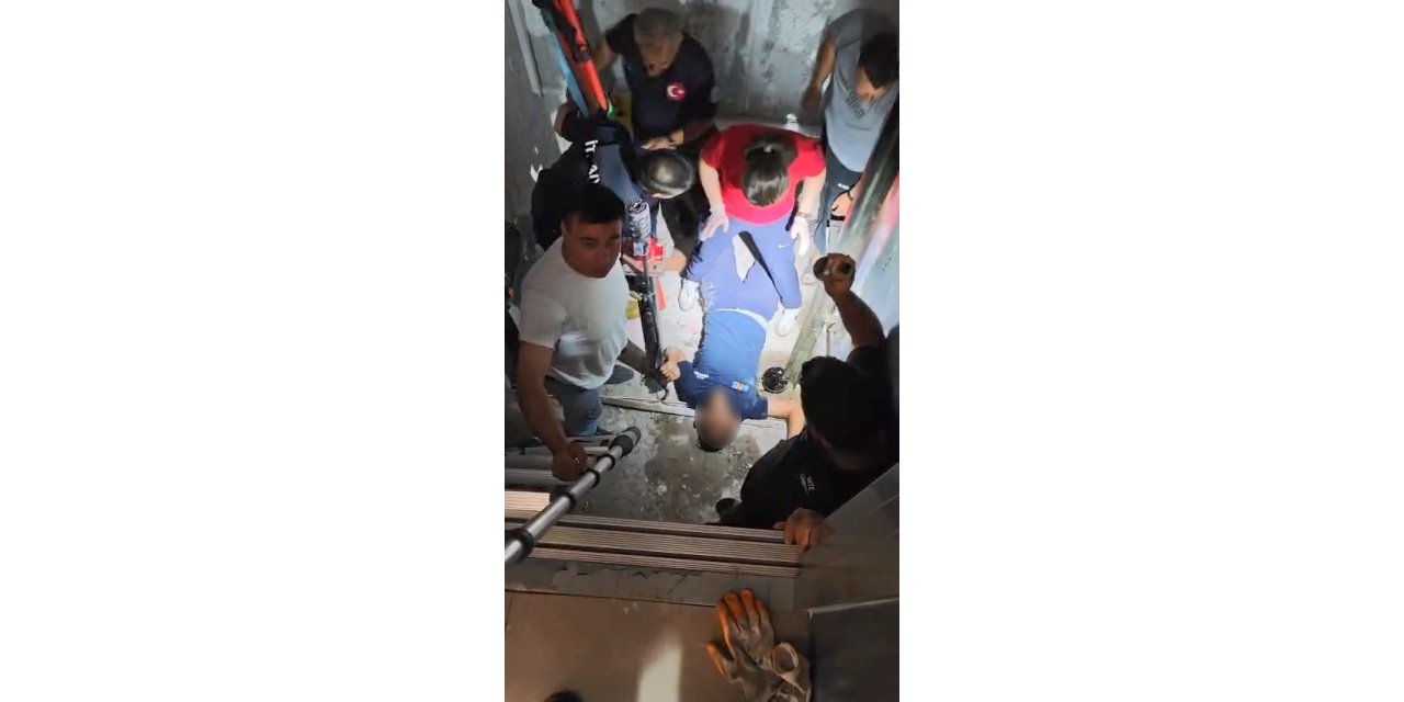Asansör boşluğuna düşen 18 yaşındaki genç kurtarıldı