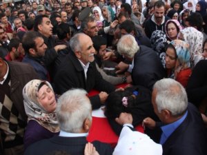 Bingöl şehidini Kürtçe ağıtlarla uğurladı