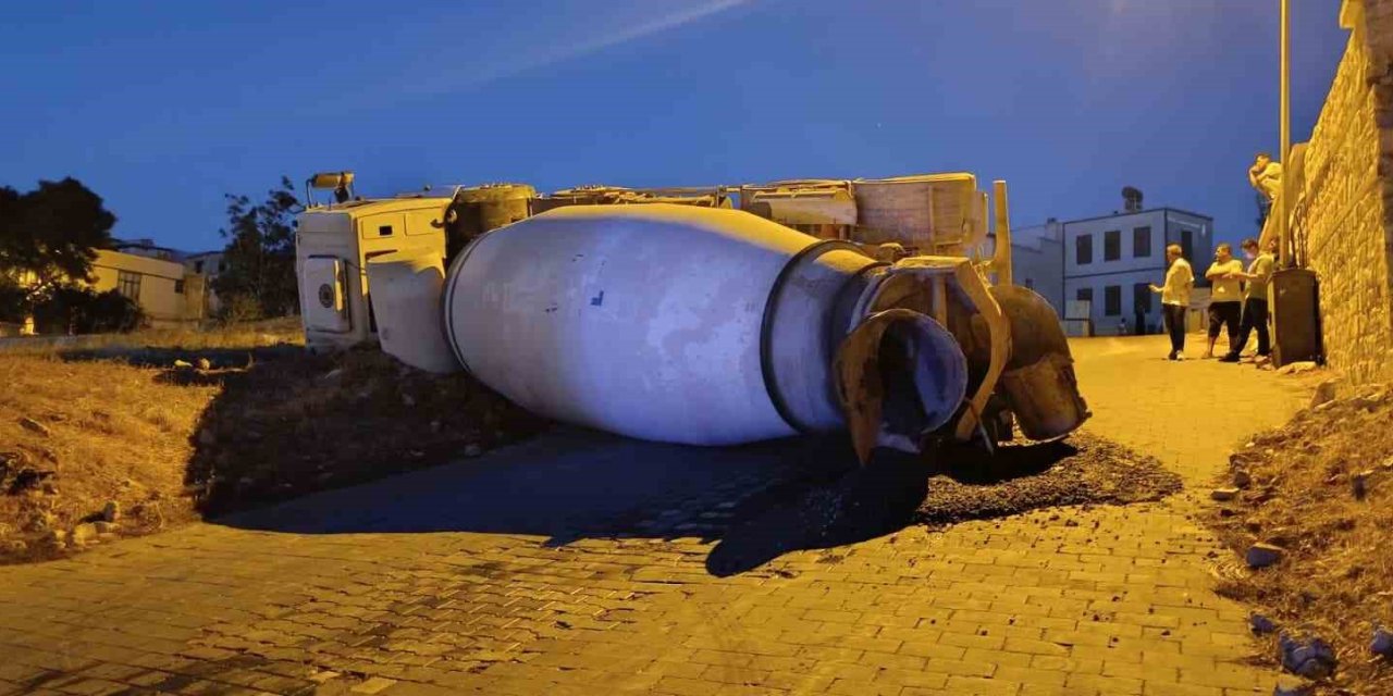 Beton mikseri devrildi: 1 yaralı