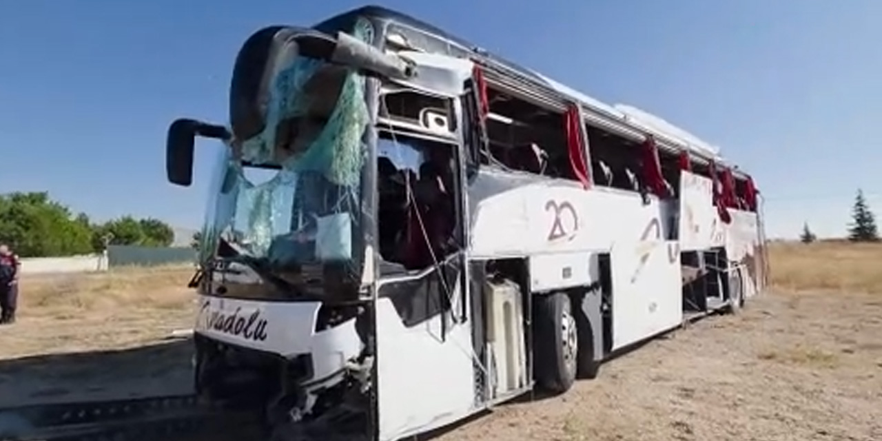 Yolcu otobüsü devrildi: 31 yaralı