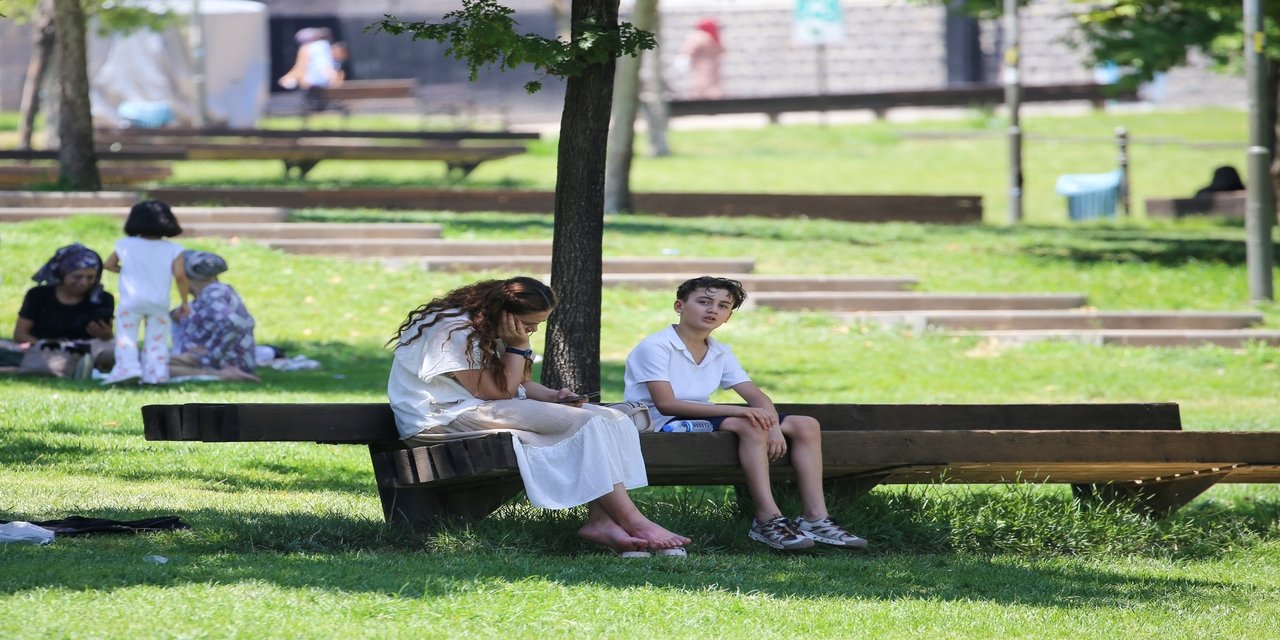 Diyarbakır'da sıcak hava hayatı olumsuz etkiliyor