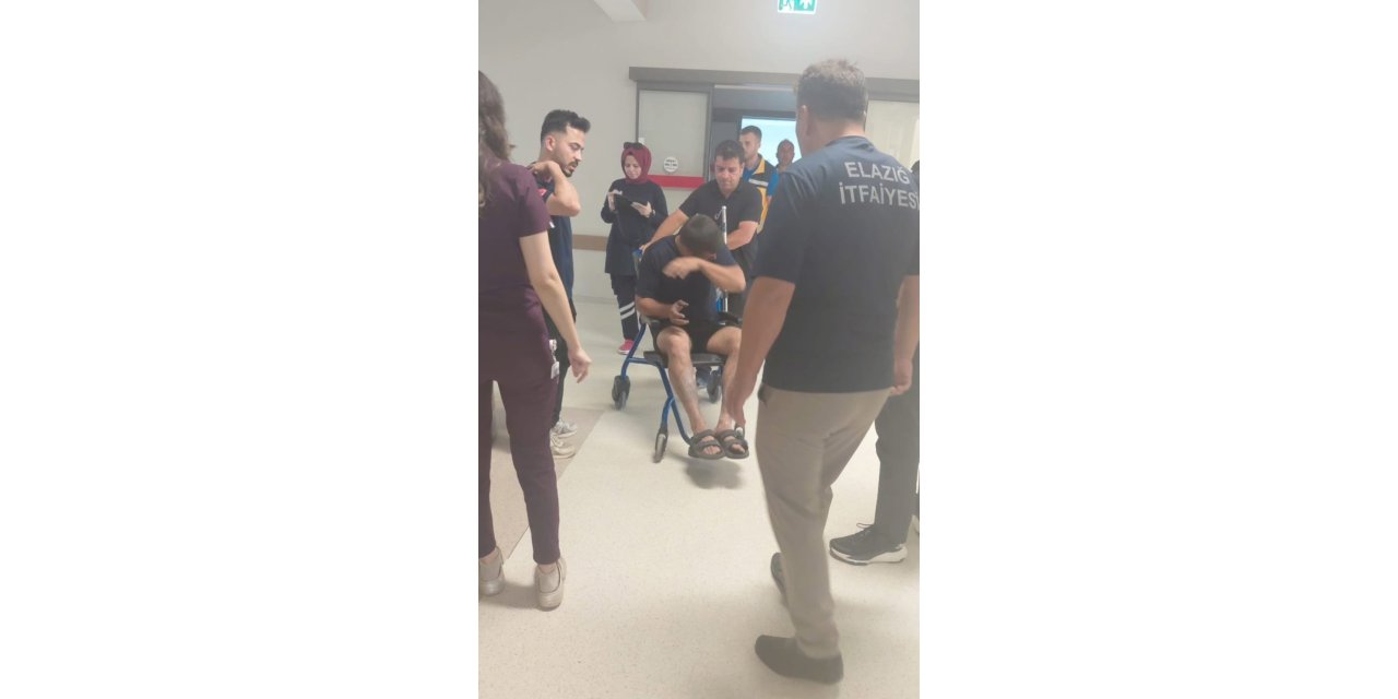 Yangınlarla mücadelede iki itfaiye personeli hastaneye kaldırıldı