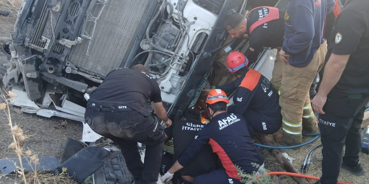 Şırnak'ta tır devrildi: 1 yaralı