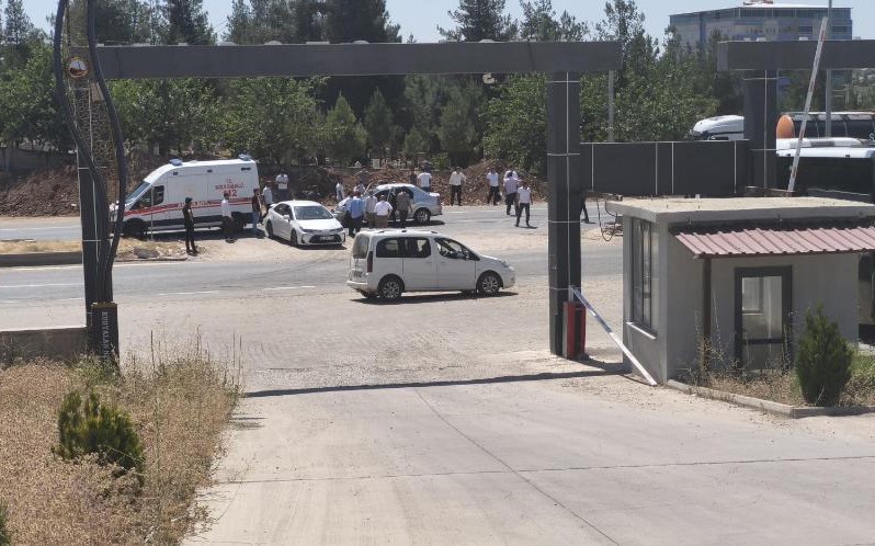 İki otomobil çarpıştı: 2 yaralı
