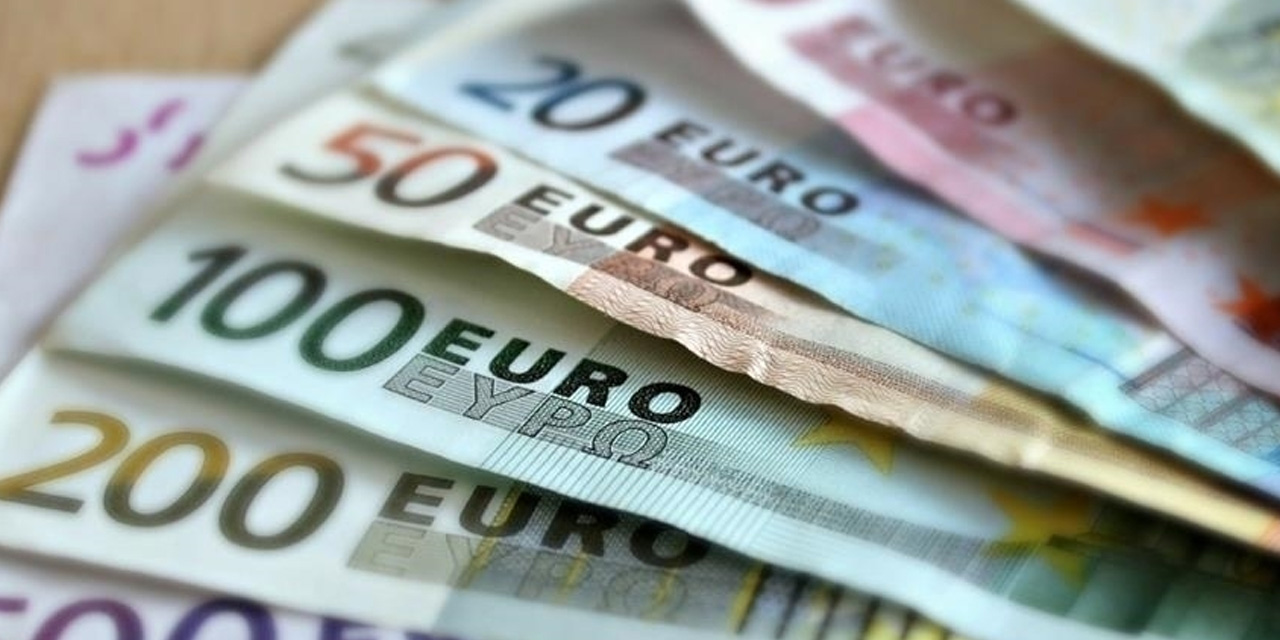 Dolar ve Euro güne yükselişle başladı