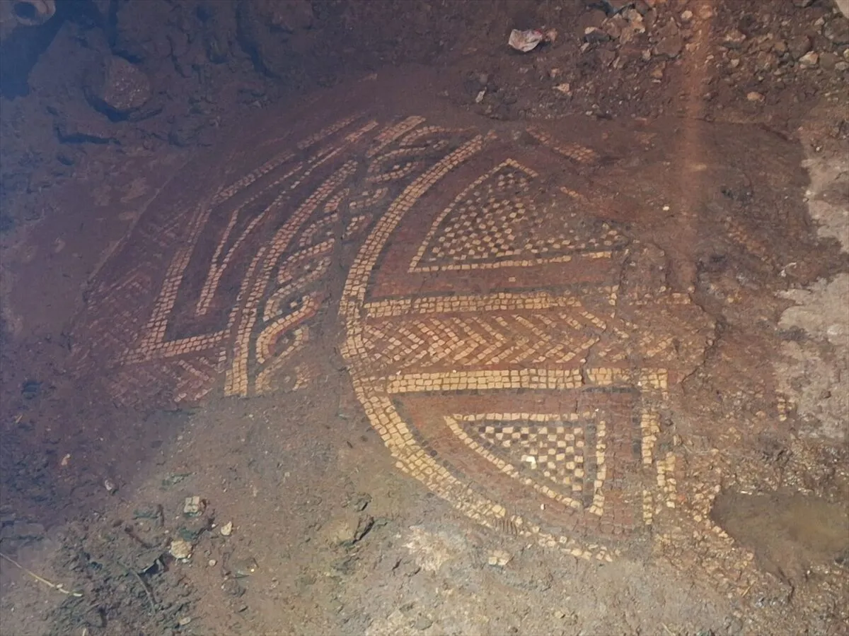 Mardin'de tarihi eser operasyonunda yaklaşık 1500 yıllık mozaik bulundu