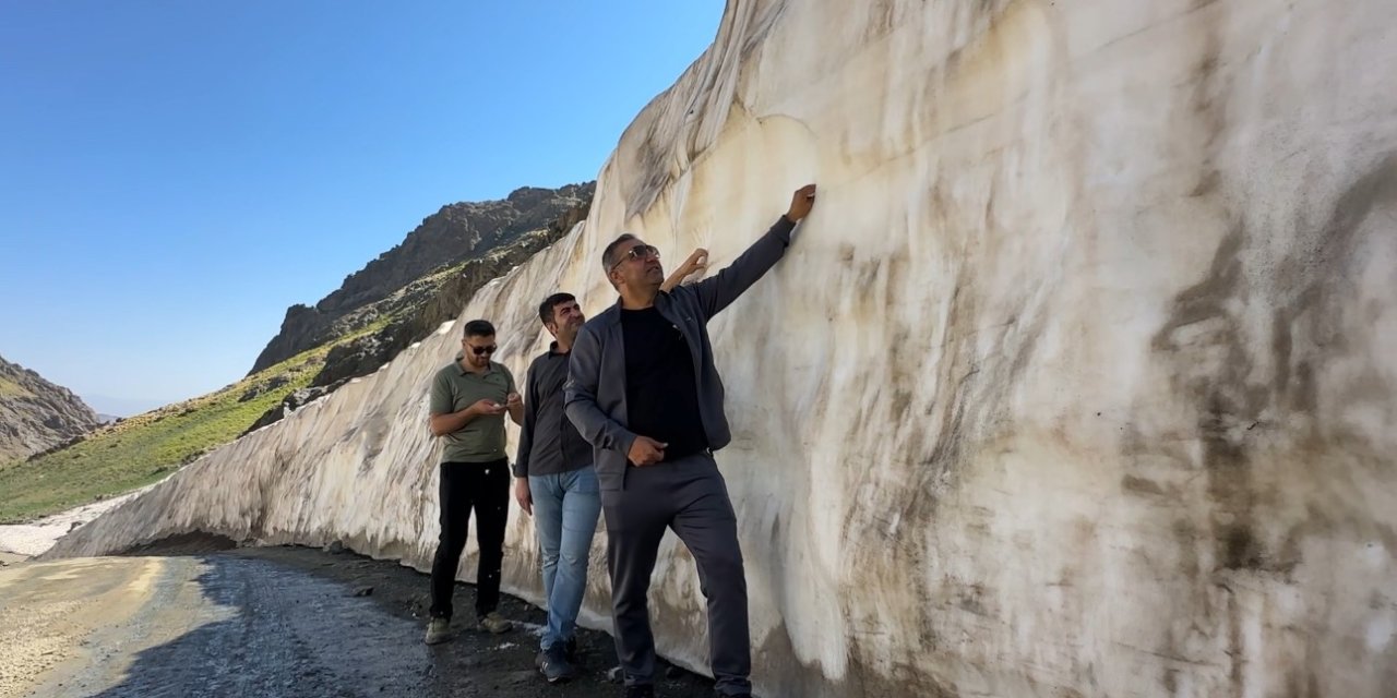 Yüksekova’da iki mevsim bir arada