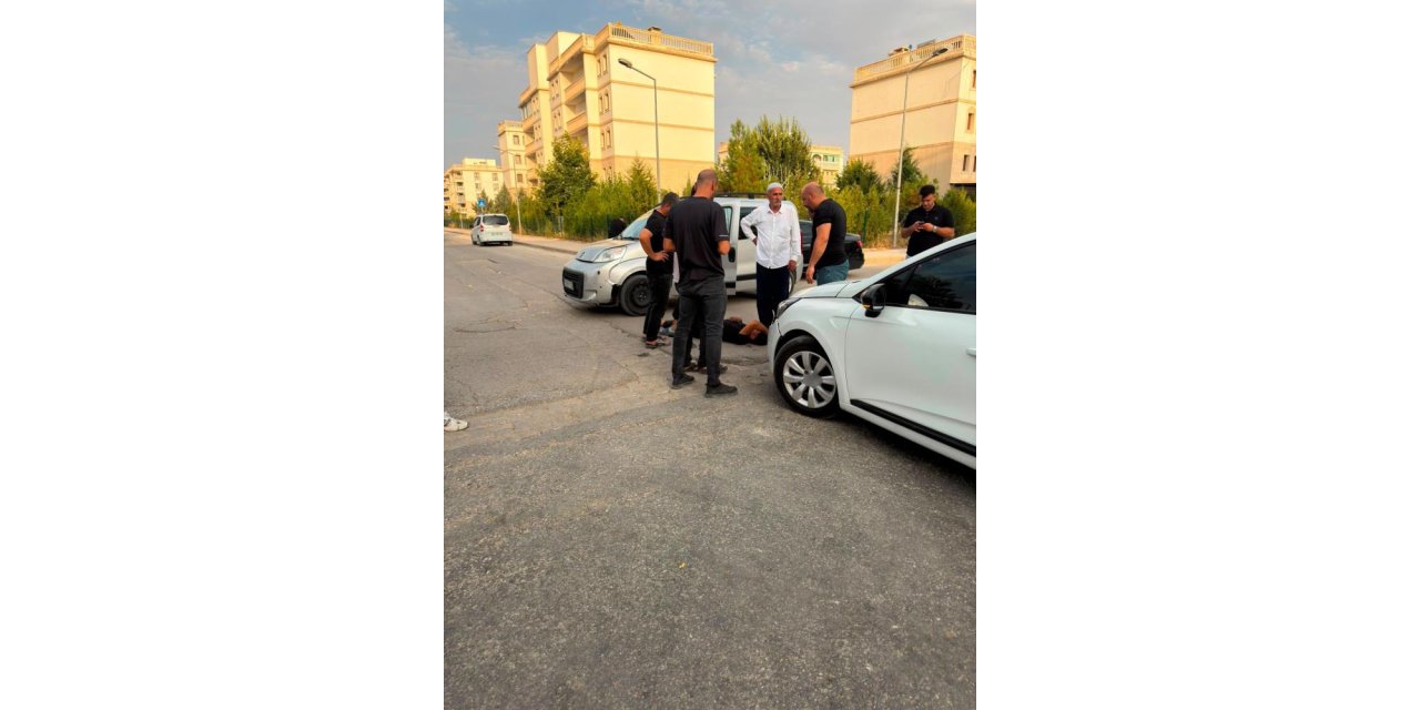 Otomobil ile motosiklet çarpıştı: 1 yaralı