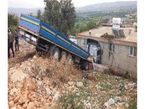 Davetsiz misafir,kapıyı çalmadan girdi