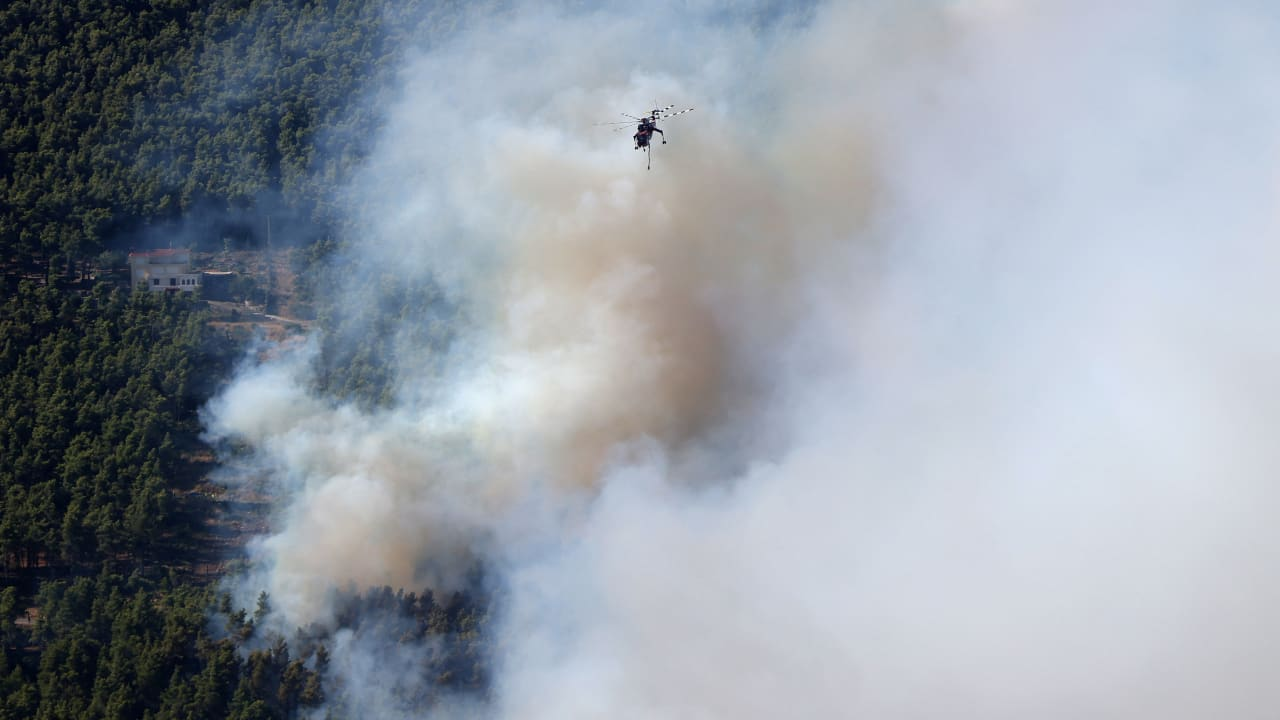 İki yangın söndürme helikopteri havada çarpıştı: 2 ölü
