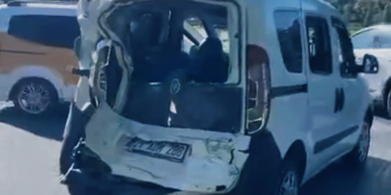 Diyarbakır'da 5 araçlı zincirleme kaza: 4 yaralı