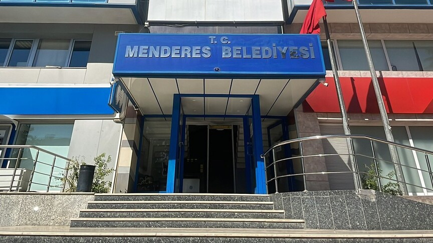 Menderes Belediyesine soruşturma: 13 gözaltı