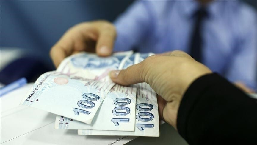 Yaşlı ve engelli aylıkları hesaplara yatırılmaya başlandı