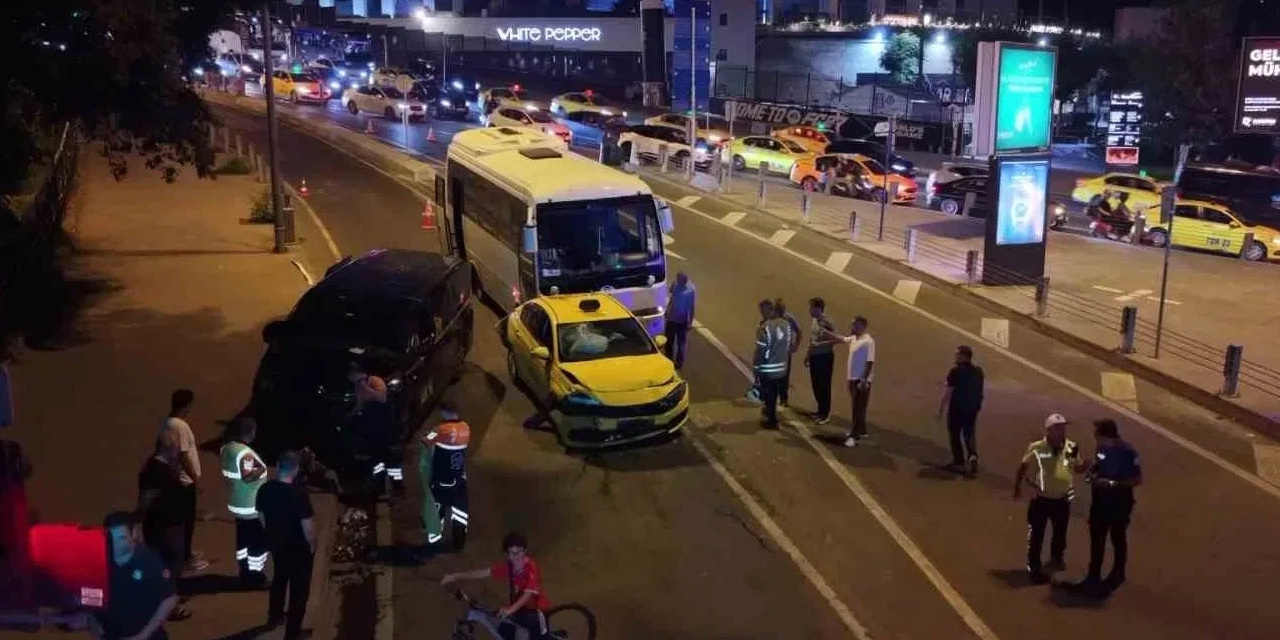 8 araçlı zincirleme kaza: 5 kişi yaralandı