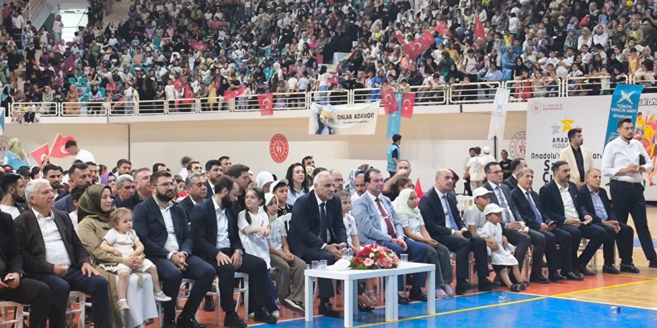 Diyarbakır Valisi Zorluoğlu, gençlere seslendi